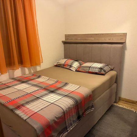 Hotel Apartman Edi Nin Zewnętrze zdjęcie